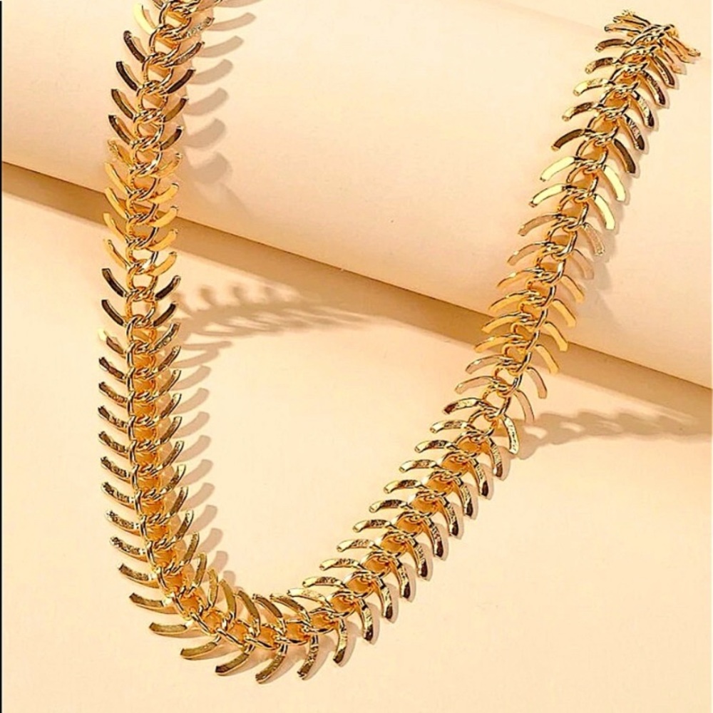 GOLD PLATED FISHBONE CHEVRON CHOKER - Picture 2 of 4